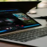 Travailler en voyage : pourquoi un VPN devient indispensable pour les nomades digitaux 1 Travailler en voyage : pourquoi un VPN devient indispensable pour les nomades digitaux